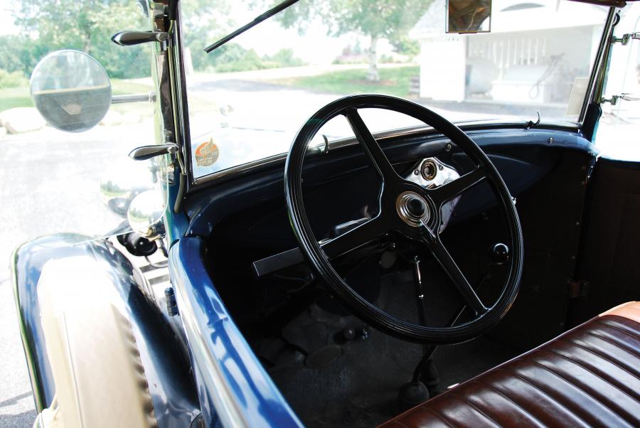  Ford Model A DeLuxe Roadster 1930 года  (фото 26 из 33)
